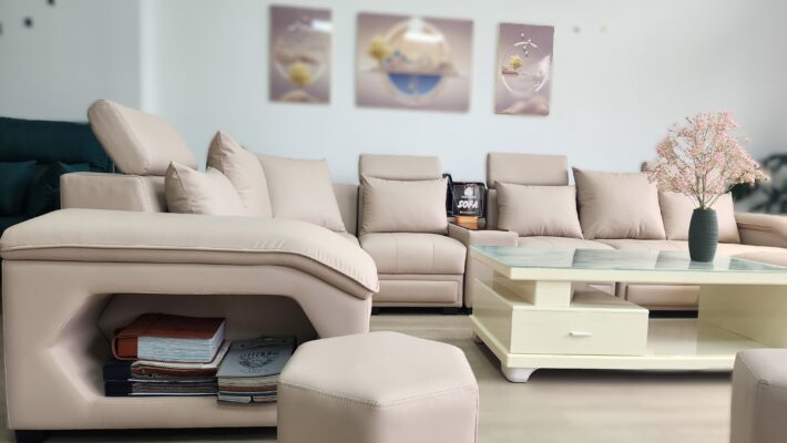 Tay vịn bên phía mặt ngoài có phần khuyết vào tạo thành 1 không gian thêm để đựng thêm đồ vật như remote, sách, báo, . . .