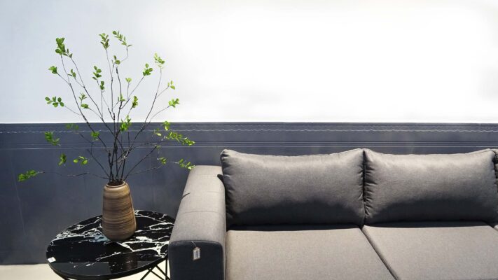 Sofa Thạnh Phú Mỹ có nhiều kiểu dáng, mẫu mã khác nhau, từ sofa văng, sofa góc, sofa giường đến sofa đơn, sofa thư giãn. Khách hàng có thể dễ dàng lựa chọn được bộ sofa phù hợp với không gian phòng khách của gia đình.