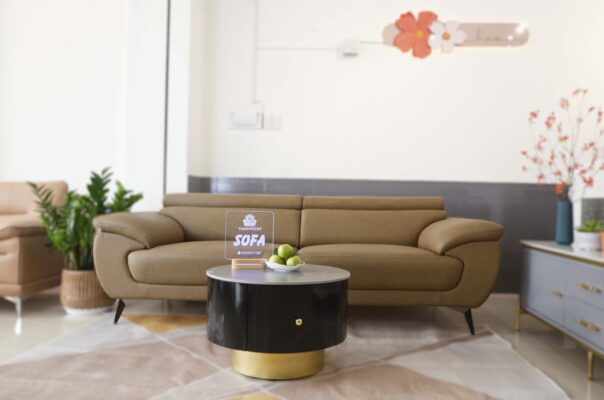 Sofa Thạnh Phú Mỹ có nhiều kiểu dáng, mẫu mã khác nhau, từ sofa văng, sofa góc, sofa giường đến sofa đơn, sofa thư giãn. Khách hàng có thể dễ dàng lựa chọn được bộ sofa phù hợp với không gian phòng khách của gia đình.
