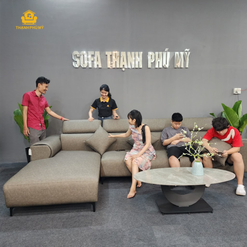 Tại Sofa Thạnh Phú Mỹ, chúng tôi tự hào mang đến cho quý khách hàng những mẫu sofa chỉnh điện với thiết kế sang trọng, chất liệu cao cấp và tính năng vượt trội – hình ảnh được thiết lập bối cảnh và chụp tại Showroom Sofa Thạnh Phú Mỹ chi nhánh Buôn Ma Thuột | Sofa Buôn Ma Thuột | Sofa BMT