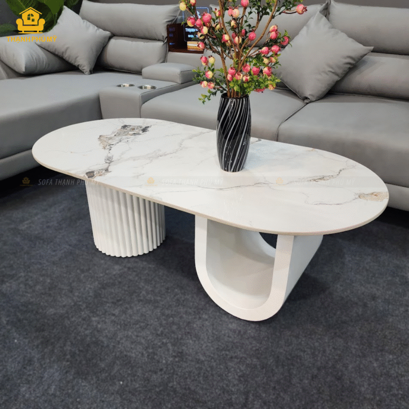 Bàn Sofa Mặt Đá Ceramic Hiện Đại gây ấn tượng bởi mặt bàn hình Oval được chế tác từ đá Ceramic cao cấp màu trắng, mô phỏng hoàn hảo vân đá Marble tự nhiên.