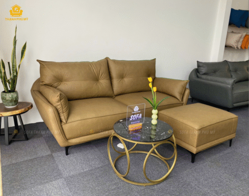 Màu rêu vân loang của bộ sofa mang đến sự ấm áp đầy ấn tượng. Tone màu này không chỉ sạch sẽ mà còn tạo điểm thu hút đặc biệt cho không gian phòng khách và không hề gây cảm giác phô trương.