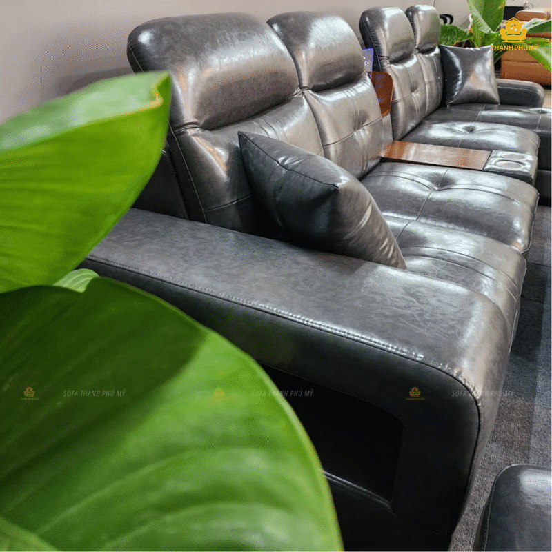 Tựa lưng tùy chỉnh nâng hạ được bo viền cong nhẹ nhằm giảm độ góc cạnh.