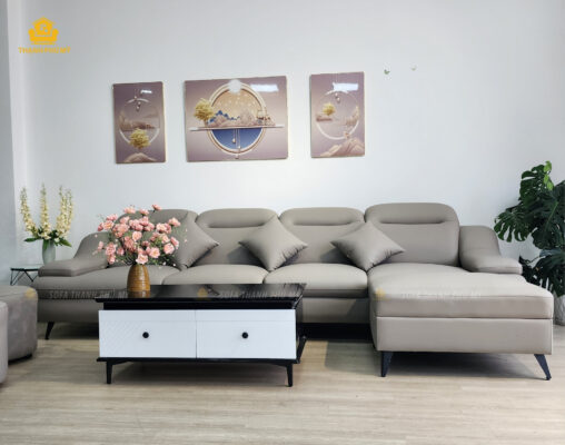 Kiểu dáng văng chữ I đệm chia 4 chỗ ngồi và tựa đầu gật gù nâng hạ. Đây là mẫu sofa phù hợp với phòng khách có chiều rộng khiêm tốn - Hình ảnh được thiết lập bối cảnh và chụp tại Showroom Sofa Thạnh Phú Mỹ chi nhánh Đức Trọng | Sofa Đà Lạt | Sofa Di Linh.