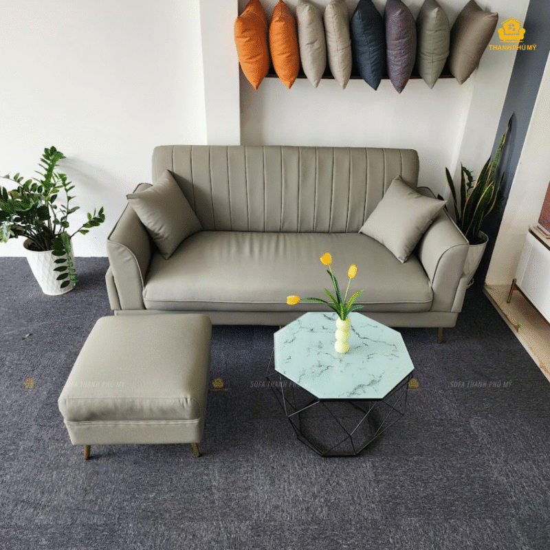 Kiểu dáng tối giản, tập trung vào công năng và những đường nét tinh xảo khiến nó trở thành đại diện tiêu biểu cho phong cách sofa minimalism, phù hợp với lối sống của các gia đình trẻ năng động.