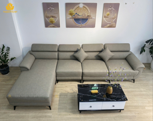 Kiểu dáng sofa góc chữ L  với những đường may thẳng đều và các chi tiết ghép nối chỉn chu.Tựa đầu điều chỉnh nâng lên hoặc hạ xuống để phù hợp với tư thế ngồi và chiều cao của người dùng.