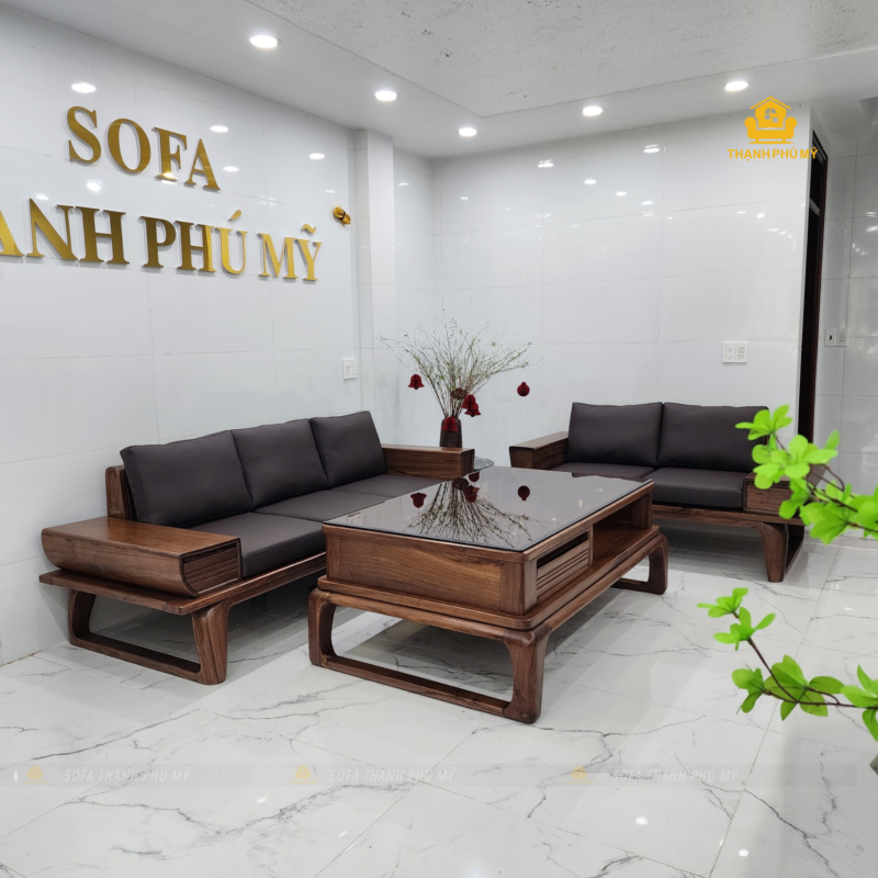 Sofa Thạnh Phú Mỹ nhận đặt đóng sofa theo yêu cầu với màu sắc, chất liệu và kích thước tuỳ chỉnh theo yêu cầu của khách hàng và thời gian gia công đối với sản phẩm nội thất gỗ tự nhiên là từ 40 đến 45 ngày.