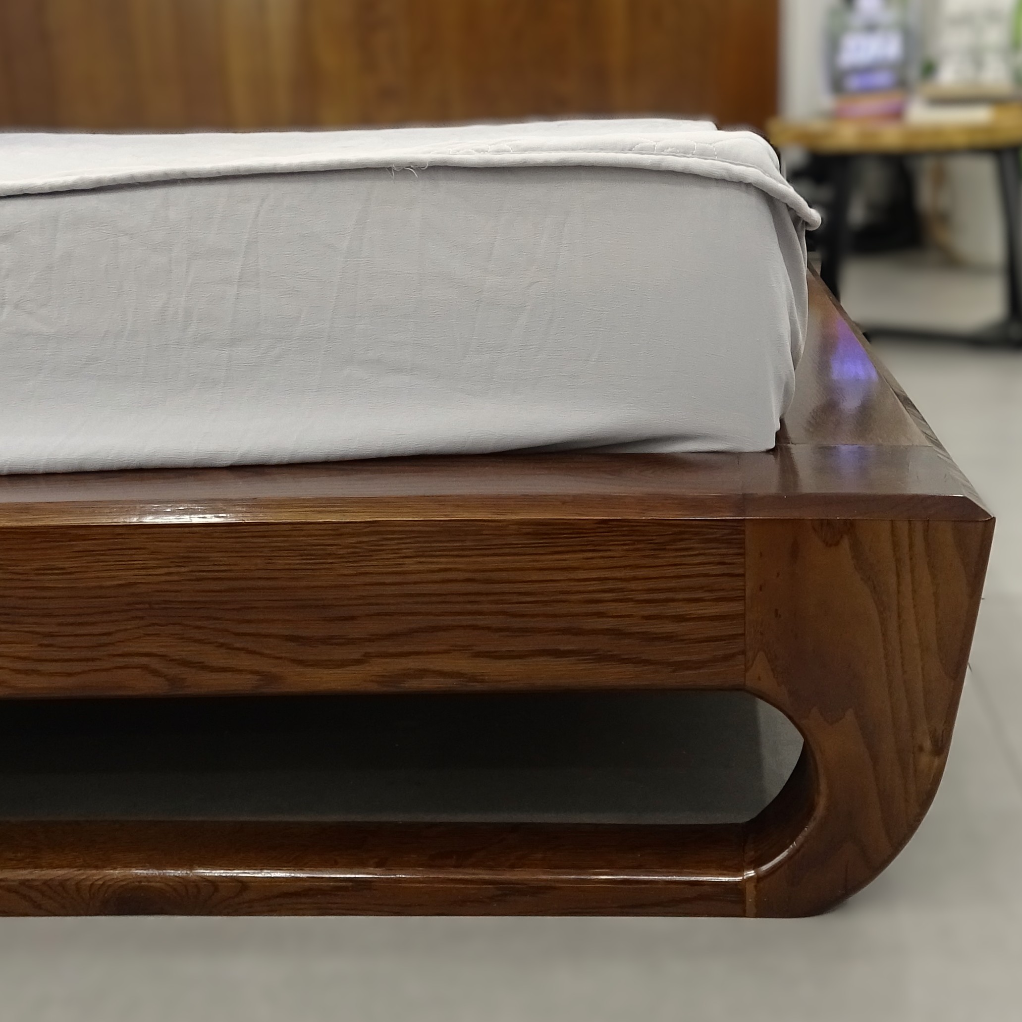 Giường Gỗ Sồi Kiểu Chân Thuyền Tại Buôn Ma Thuột - Ảnh 4