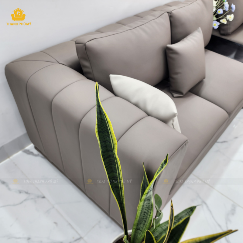 Kỹ thuật cắt may tinh tế, giúp tạo điểm nhấn cho mẫu sofa hiện đại. Điểm tinh tế nằm ở chỗ, đường cắt và đường may thẳng đều và lo bị lộ đường chỉ.