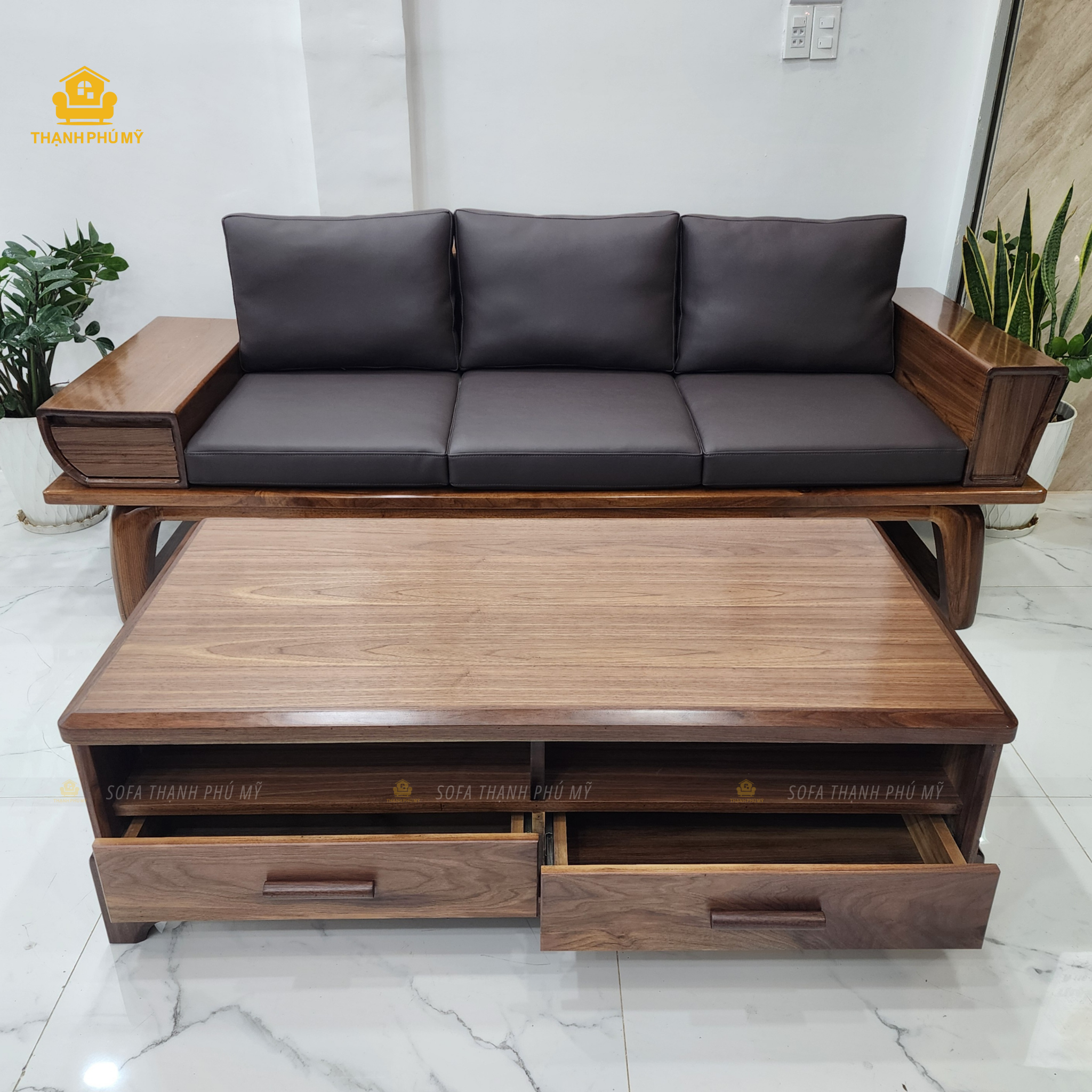 Sofa Văng Gỗ Óc Chó 2m2 Dành Cho Nhà Phố Tại BMT