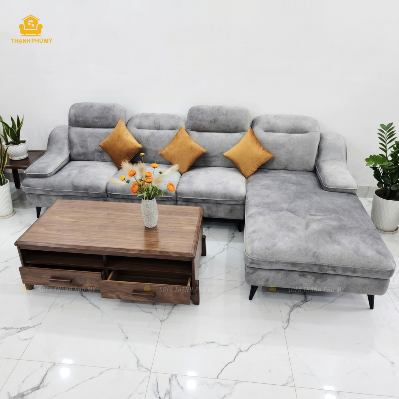 Sự hoàn thiện không nằm ở lời quảng cáo mà được thể hiện ở bề mặt đệm căng phẳng, góc bo tròn mềm mại, không nhăn nhúm, và đường kim chỉ thẳng đều. Kích thước phủ bì vừa vặn hoàn toàn với không gian.