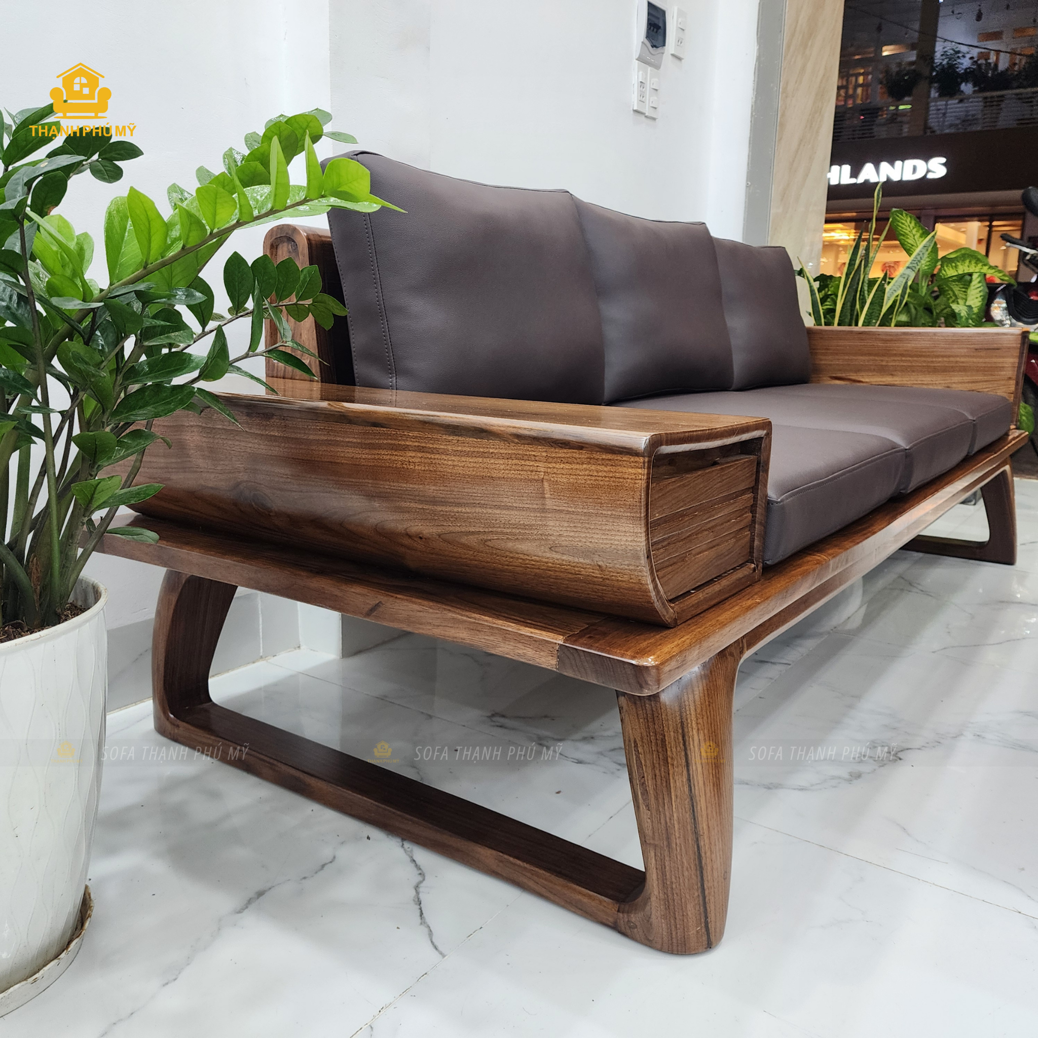 Sofa Văng Gỗ Óc Chó 2m2 Dành Cho Nhà Phố Tại BMT - Ảnh 4
