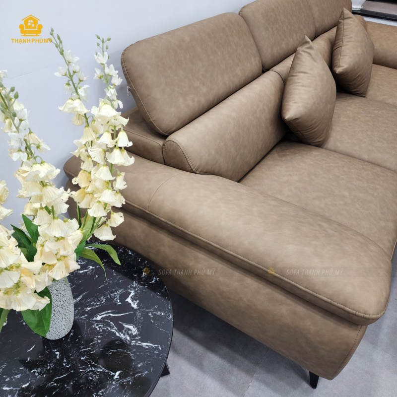 Hệ tựa lưng chia 2 khối mút nâng đỡ thắt lưng và vai gáy, tích hợp cơ chế nâng hạ cơ học để tùy chỉnh góc tựa đầu. Sản phẩm sofa dak lak chuẩn kỹ thuật, hạn chế tối đa xẹp lún mút.