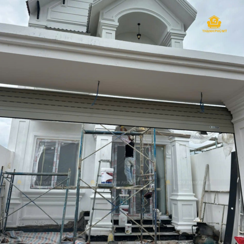 Thời điểm giao hàng, căn nhà vẫn đang trong quá trình hoàn thiện nội thất nên hình ảnh được ghi lại từ bên ngoài.