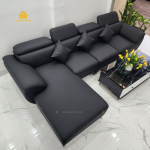 Góc nhìn tổng thể từ trên cao bộ sofa góc L kích thước 3m2 x 1m8 bọc da simili đen, mang lại không gian ngồi rộng rãi cho phòng khách tại Đắk Lắk.