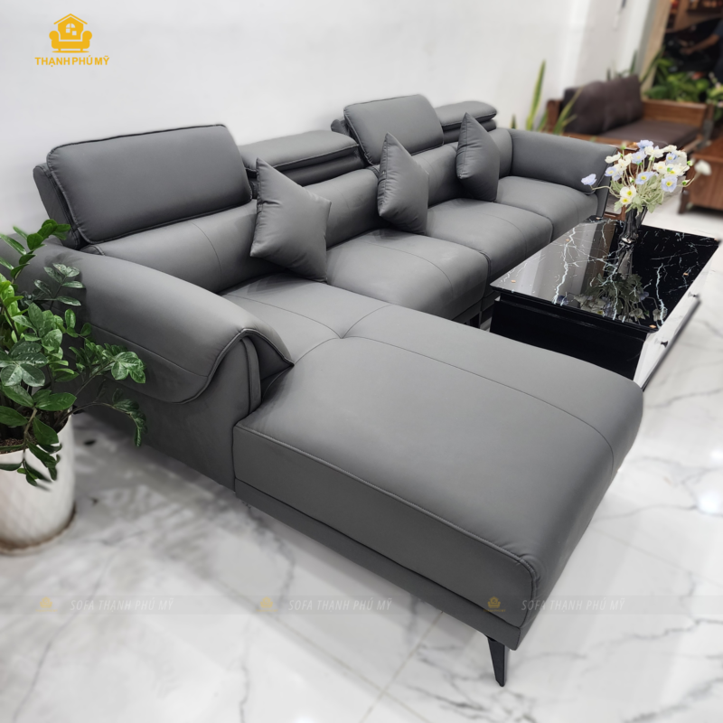 Thành phẩm sofa góc tại Thạnh Phú Mỹ, Buôn Ma Thuột – giữ nguyên kiểu dáng mẫu khách hàng Ea Kar đã lựa chọn tại showroom, đồng thời được gia công mới với màu xám theo yêu cầu của gia đình.