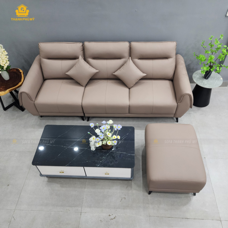 Toàn cảnh sofa văng 2m6 kèm đôn rời và bàn trà mặt đá đen ngăn kéo trắng, chụp từ trên cao – Sofa Thạnh Phú Mỹ
