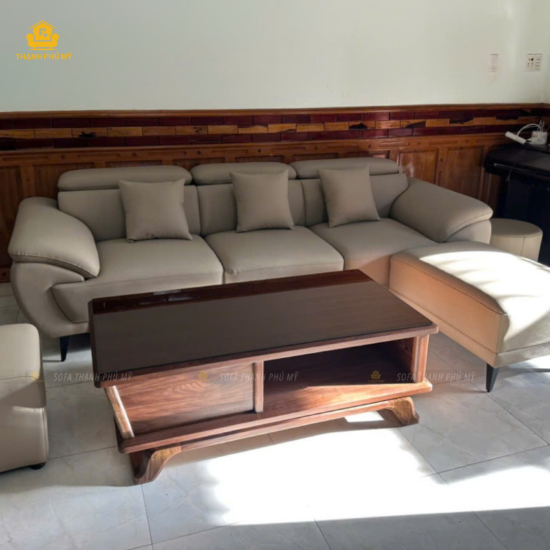 góc chụp khác của bộ Sofa văng 3 chỗ ngồi da microfiber màu be thiên ấm giao khách hàng tại Buôn Ma Thuột, Dak Lak
