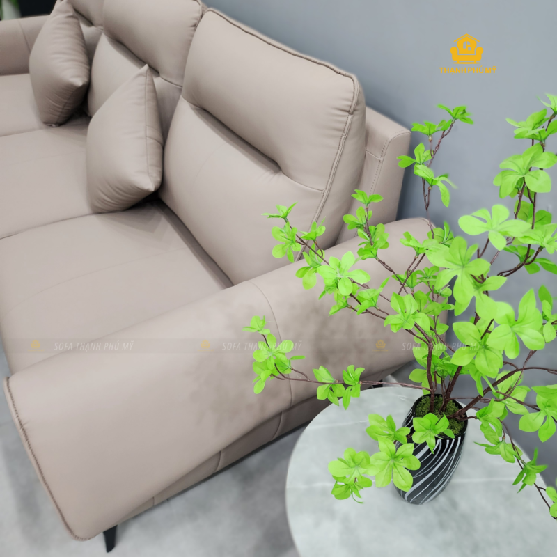 Cận cảnh đệm tựa và gối tựa của sofa Cánh da simili màu be – Sofa Thạnh Phú Mỹ