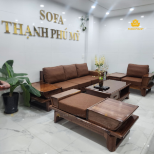 Bàn trà gỗ óc chó mặt kính màu trà kết hợp đôn sofa dài 1m39.