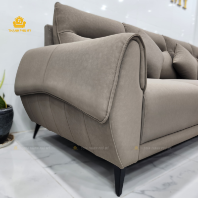 chi tiết tay vịn bo cong và đường may viền trên sofa Thạnh Phú Mỹ