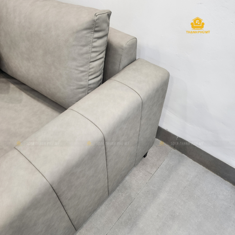 Chi tiết tay vịn và bề mặt Simili trên sofa góc L 2m8 x 1m8.