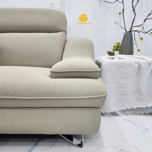 Chi tiết đệm kê tay và bề mặt Microfiber màu be của sofa văng 2m8.