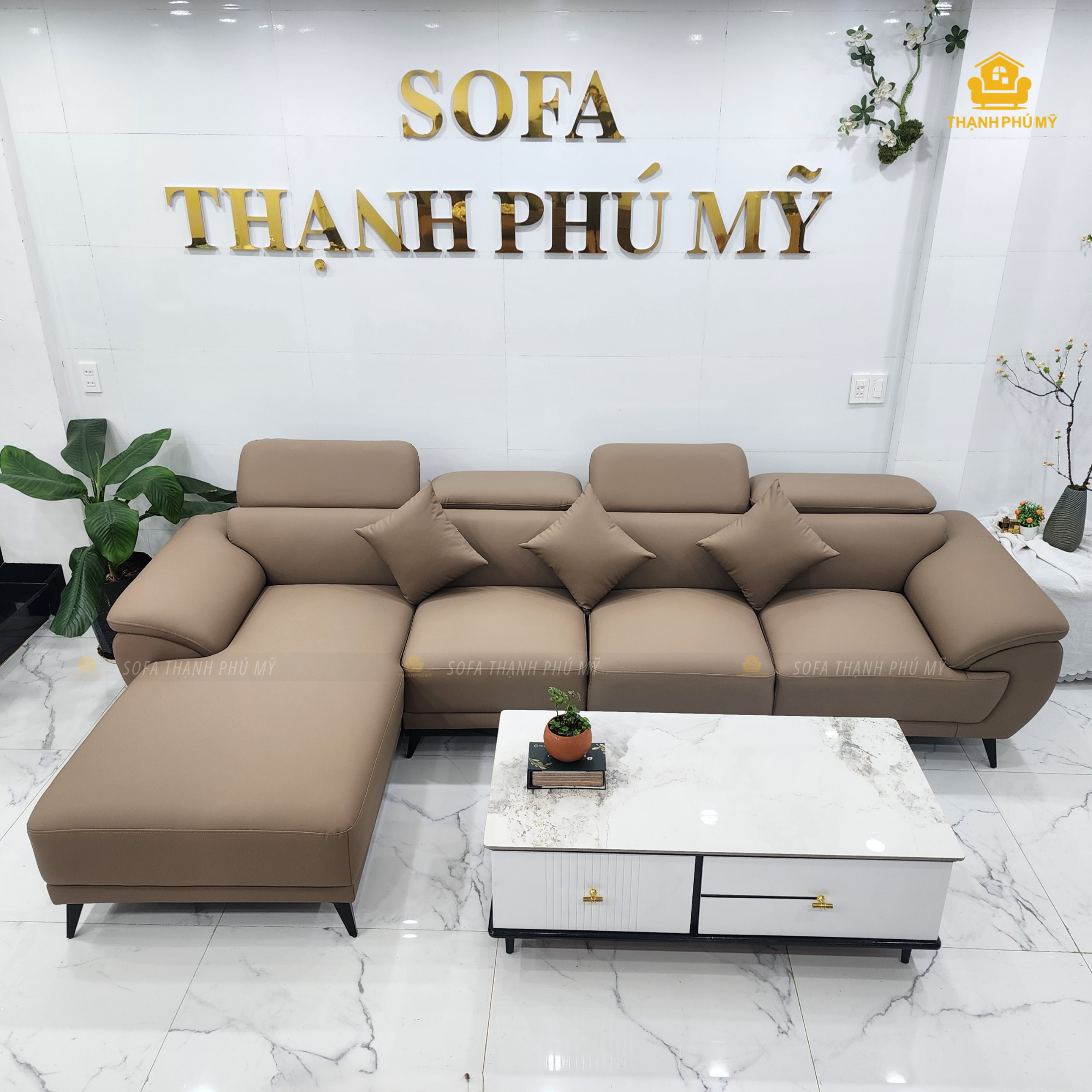 Toàn cảnh góc chụp chính diện của bộ sofa góc chữ L 3m2 x 1m8 của Sofa Thạnh Phú Mỹ